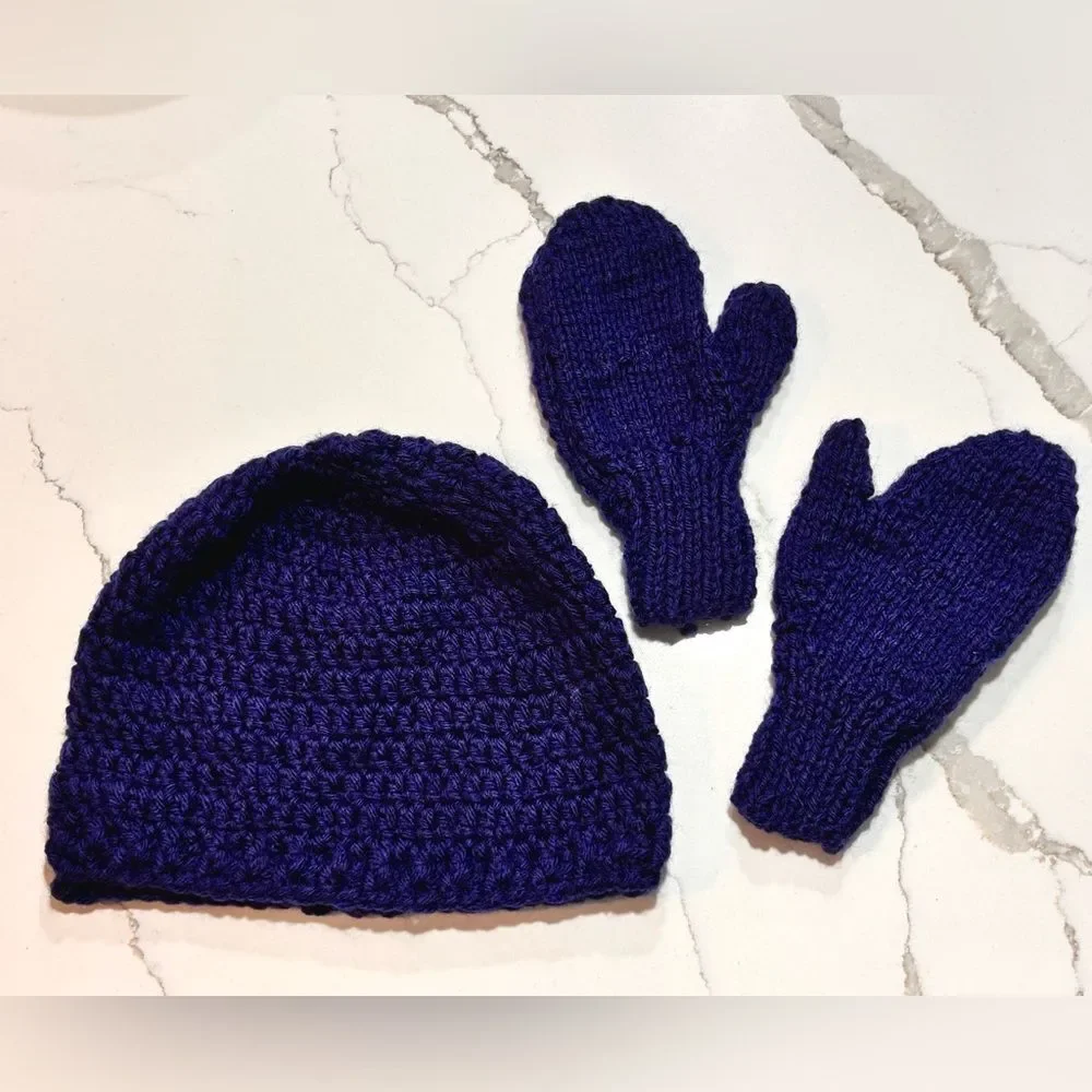 Handmade Knit Hat Mittens Set in Navy Blue Hand made Youth OSFA Stretch Beanie